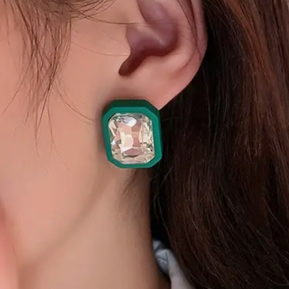 The Peggy Earring